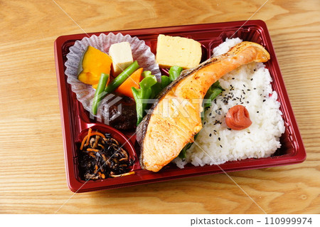 Thick-sliced silver salmon bento Thick-sliced silver salmon bento 110999974
