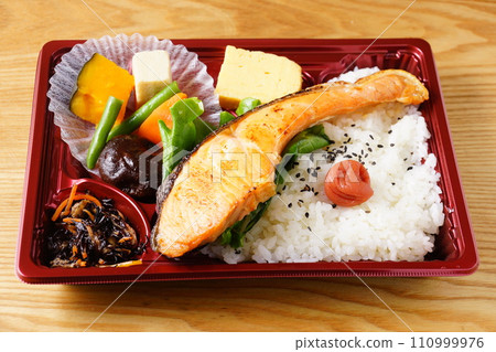 Thick-sliced silver salmon bento Thick-sliced silver salmon bento 110999976