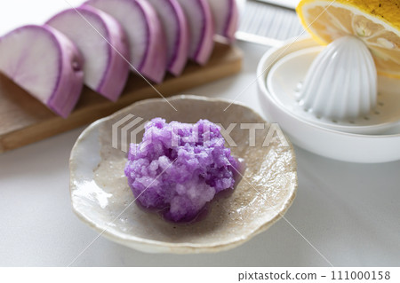Grated red radish and yuzu Grated red radish and yuzu 111000158