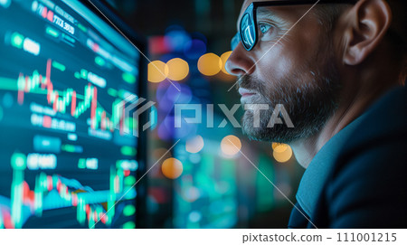 精通技術的經濟學家使用複雜的電腦設定來分析即時交易資料。人工智慧影像 精通技術的經濟學家使用複雜的電腦設定來分析即時交易資料。人工智慧影像 111001215