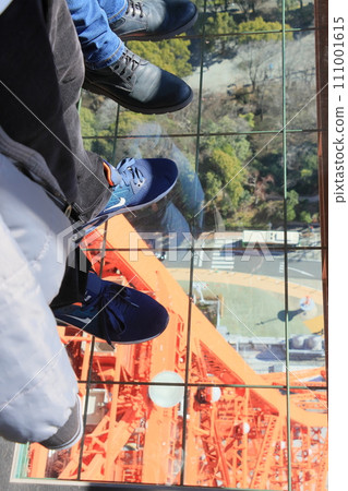 Skywalk window on the main deck of Tokyo Tower - glass floor with a view of the ground 111001615