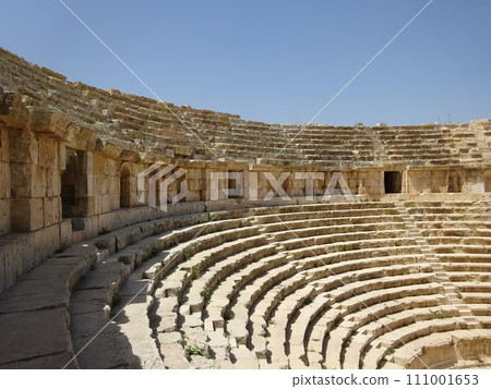 North Theater Roman ruins in Jerash, Jordan 111001653