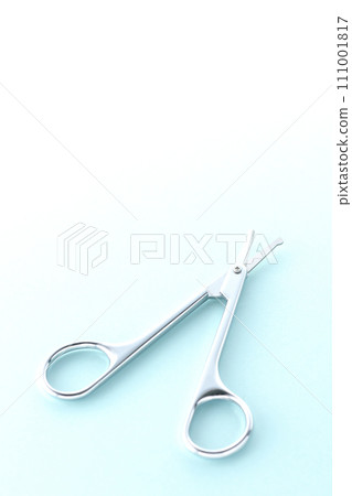 Scissors to cut nose hair 111001817