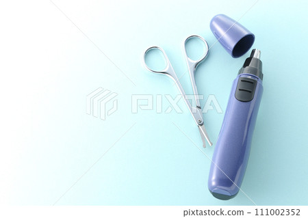 Scissors and nose hair trimmer 111002352