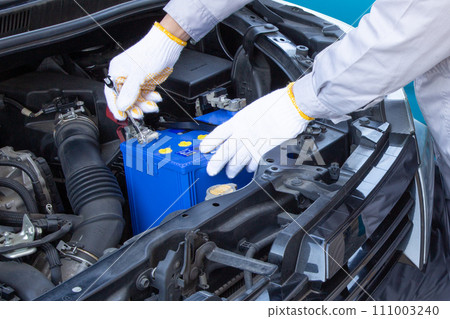 Car battery inspection and replacement work Car battery inspection and replacement work 111003240
