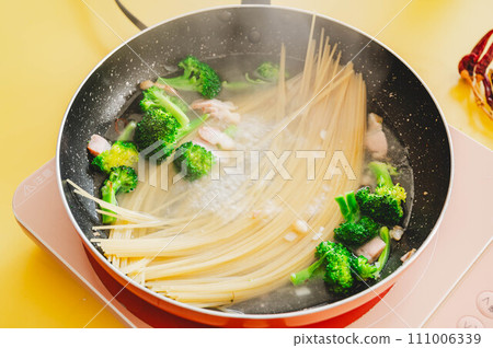 One pan pasta boil the noodles One pan pasta boil the noodles 111006339