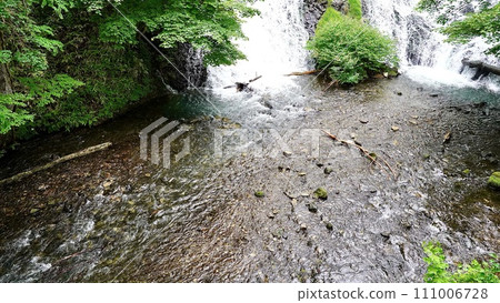 栃木縣日光市湯瀧瀑布周圍的河流 栃木縣日光市湯瀧瀑布周圍的河流 111006728