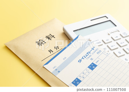 黃色背景上的考勤卡 111007508