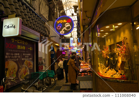 [大阪府]三月熱鬧的鶴橋商店街 111008040