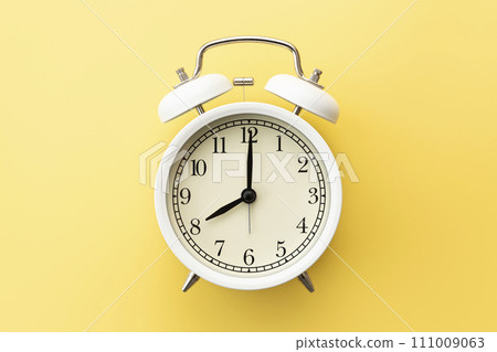 alarm clock on yellow background alarm clock on yellow background 111009063