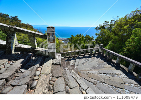 The grounds and view of Kunozan Toshogu Shrine in Sunpu, said to be the tomb of Tokugawa Ieyasu The grounds and view of Kunozan Toshogu Shrine in Sunpu, said to be the tomb of Tokugawa Ieyasu 111009479