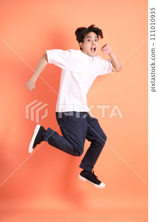 Man in 20s 111010935