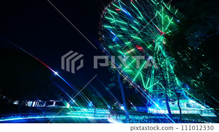 摩天輪上的多彩滿月照明 111012330