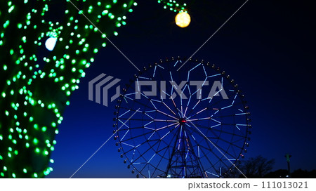 滿月照亮的摩天輪 滿月照亮的摩天輪 111013021