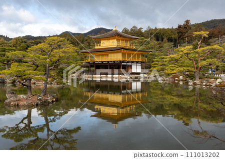 Kinkakuji reflected in the pond 111013202