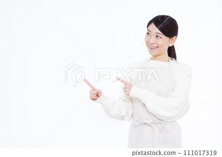 Housewife in her 40s pointing Housewife in her 40s pointing 111017319