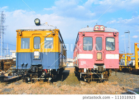 Odakyu class 1400 and Deni class 1300 detained in Ebina 111018925
