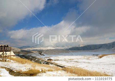 Mt. Aso in snow cover and Kususenri Mt. Aso in snow cover and Kususenri 111019775
