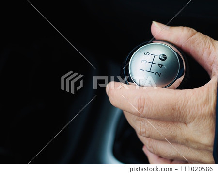 Shift operation of MT car 111020586