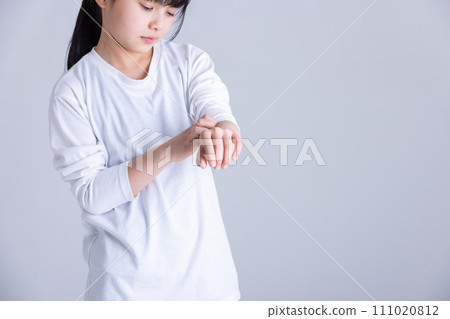 Itchy and painful girl Itchy and painful girl 111020812