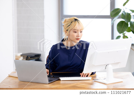 Business Young woman working on a computer Business Young woman working on a computer 111021677