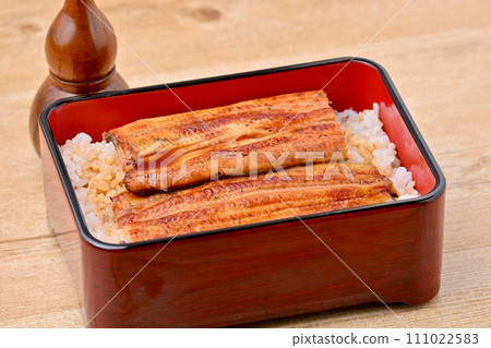 鰻魚飯，鰻魚飯，日本料理，鰻魚料理，鰻魚料理。重箱。烤鰻魚、蒲燒、濱名湖的蒲燒。 111022583