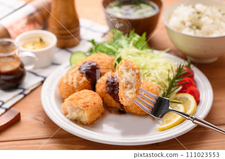 Cream croquette 111023553