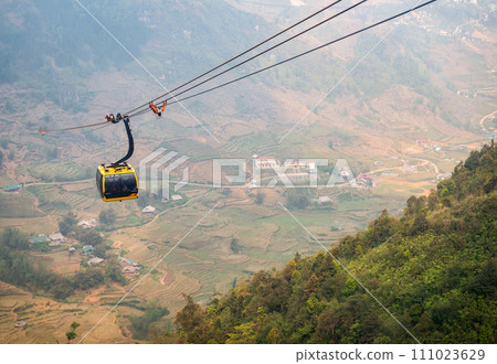 Cable car carrying passengers to Fansipan (3,143 m) mountain the highest mountains peak in Vietnam. This is the world's longest electric cable car. 111023629
