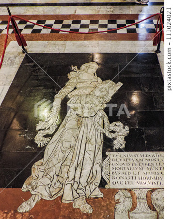 錫耶納大教堂內的視圖 111024021