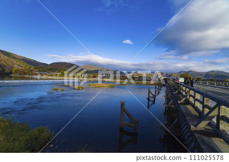 Scenery of Katsuragawa River and Togetsukyo Bridge in Kyoto [Autumn image] 111025578