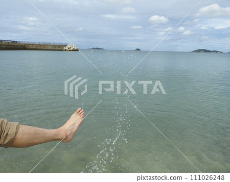 男人的腳和大海 海岸和腳 111026248