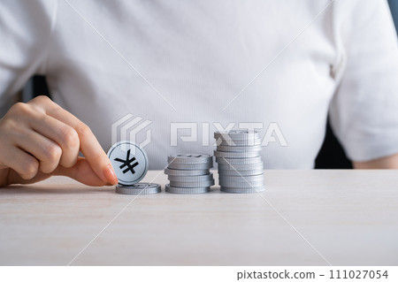 Yen currency image (silver coin) 111027054