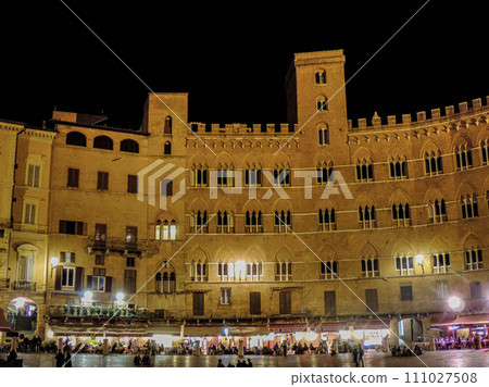 Piazza del Campo at night Piazza del Campo at night 111027508