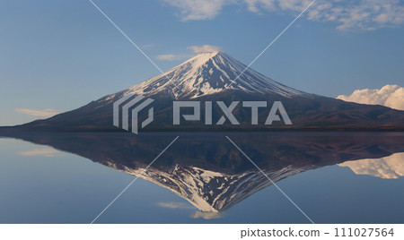 Panorama of Mount Fuji during the day. 111027564