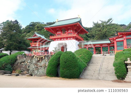 Shimonoseki City Akama Shrine Suitenmon 111030563