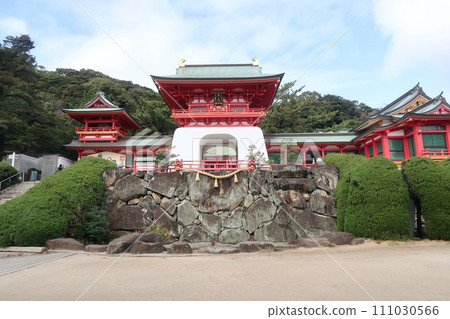 Shimonoseki City Akama Shrine Suitenmon 111030566