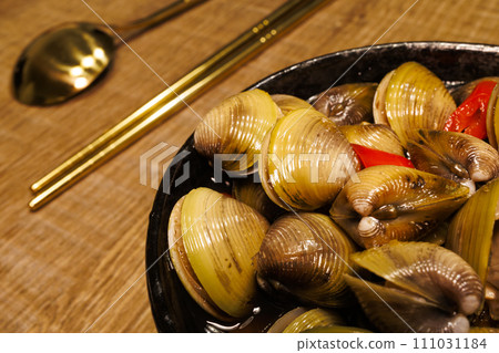 Taiwanese traditional side dish: salty clams Taiwanese traditional side dish: salty clams 111031184