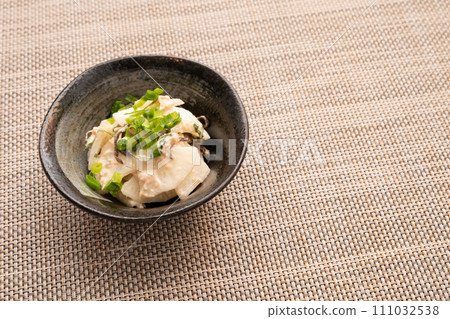 日式蘿蔔沙拉佐鮪魚蛋黃醬 日式蘿蔔沙拉佐鮪魚蛋黃醬 111032538