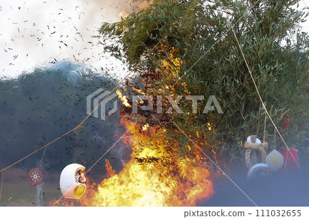 [Japanese New Year] Dondoyaki 111032655