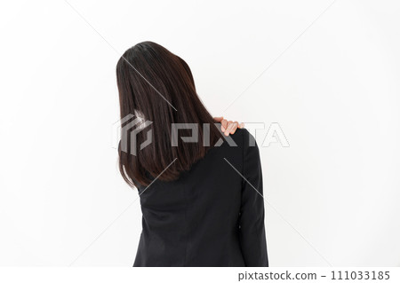 肩膀僵硬的年輕女子，商業場景 111033185