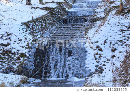 French style staircase construction in Ushibushi River in freezing winter 111035355