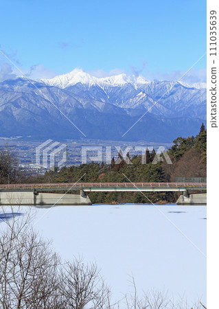 牛富士薩博水壩與常年山 牛富士薩博水壩與常年山 111035639