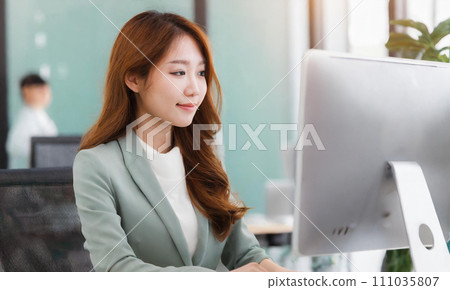 Business woman facing computer, desk work Business woman facing computer, desk work 111035807