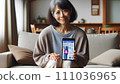一位女士在知道膝蓋疼痛的原因後感到如釋重負 111036965