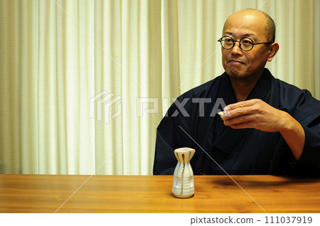 喜歡穿著和服喝酒的男人 111037919