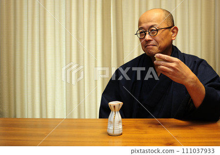 喜歡穿著和服喝酒的男人 喜歡穿著和服喝酒的男人 111037933