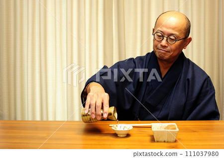 喜歡穿著和服喝酒的男人 喜歡穿著和服喝酒的男人 111037980