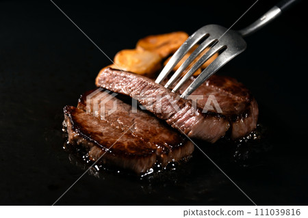 Meat Steak Iron plate Meat Steak Iron plate 111039816