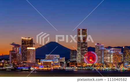 富士山和暮光橫濱港未來 2023 年 12 月 富士山和暮光橫濱港未來 2023 年 12 月 111040582