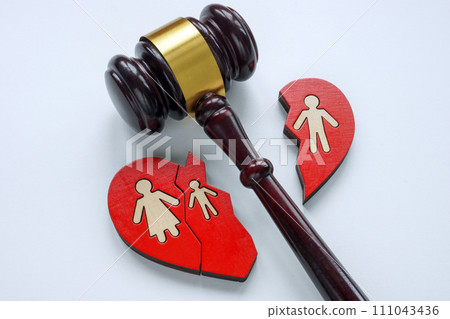 Gavel and broken heart as a symbol of divorce, alimony and custody. 111043436